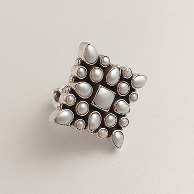 GEOMETRIC PEARL RING