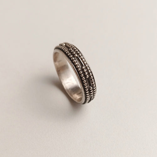 FINE SILVER BAND RING