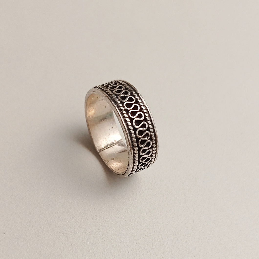 FINE SILVER BAND RING