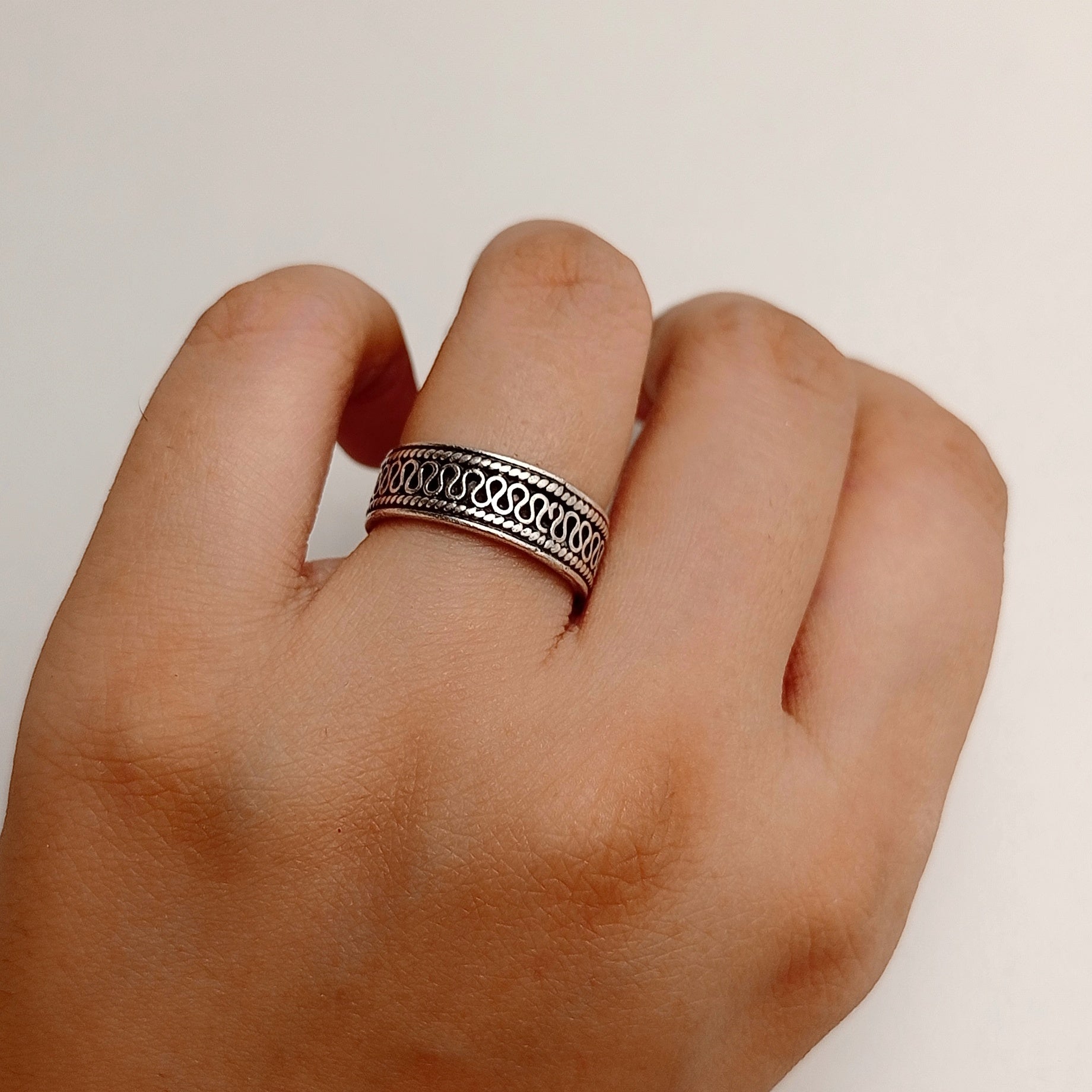 FINE SILVER BAND RING