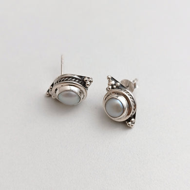 PEARL AND SILVER STUD EARRINGS