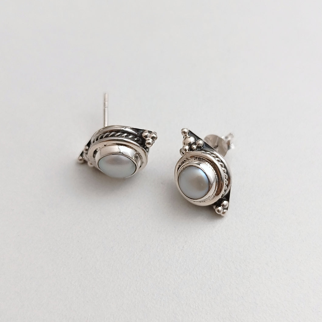 PEARL AND SILVER STUD EARRINGS