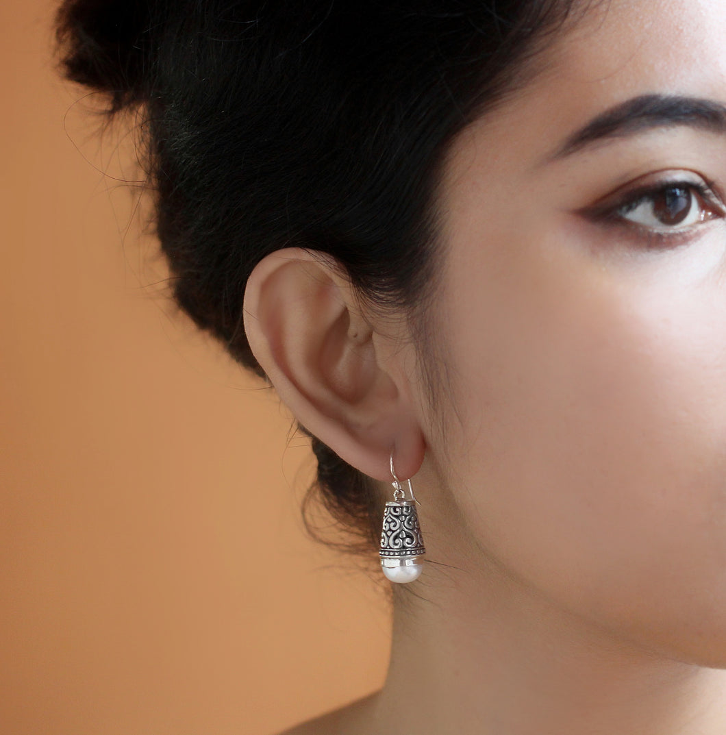 FINE SILVER FILIGREE EARRINGS WITH NATURAL PEARL
