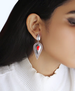 PEAR SHAPED SILVER EARRINGS WITH CORAL