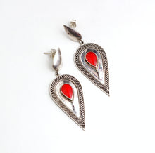PEAR SHAPED SILVER EARRINGS WITH CORAL