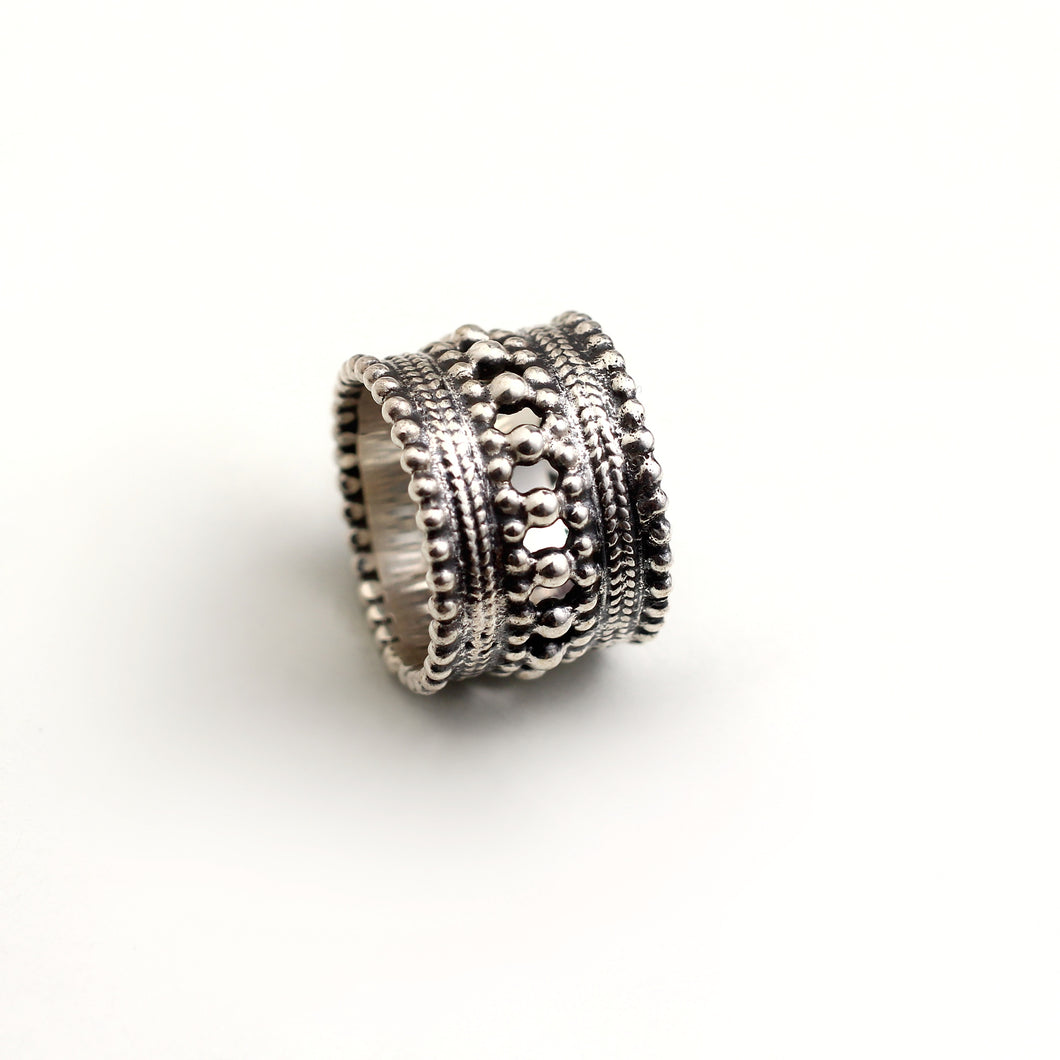FINE SILVER RING