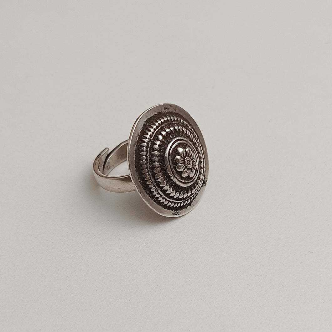 OVAL SILVER RING