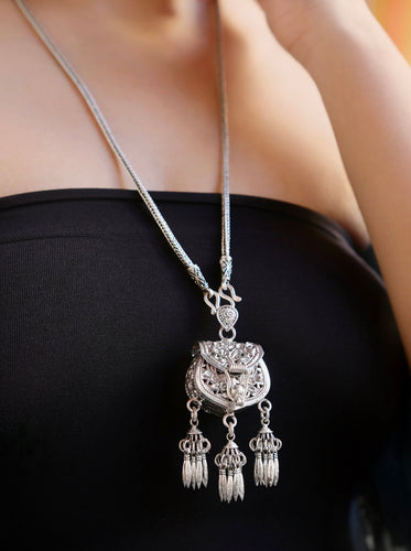 CONTEMPORARY SILVER PURSE NECKLACE