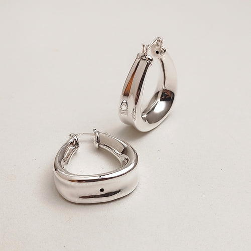 TRIANGULAR HOOPS