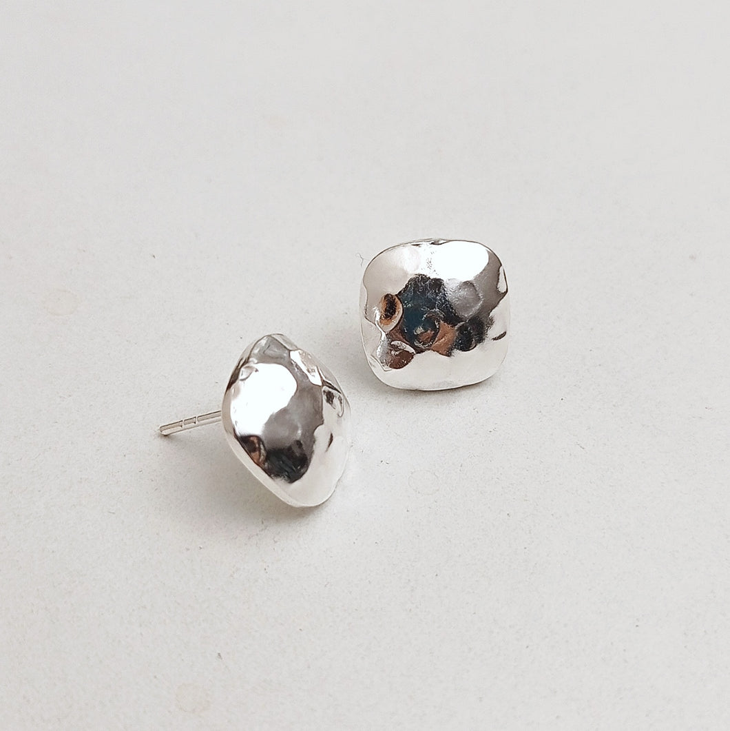 Unisex hammered silver studs