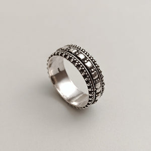 FINE SILVER BAND RING