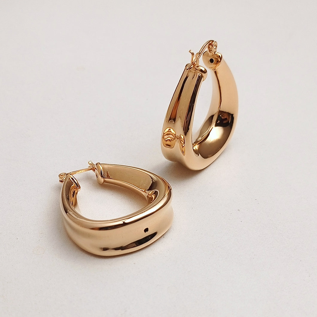 GOLD PLATED TRIANGULAR HOOPS
