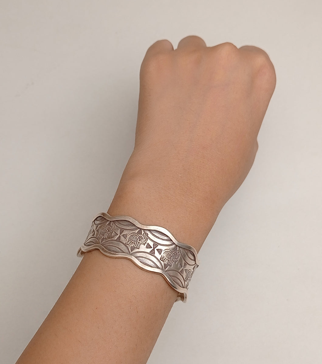 ELEPHANT EMBOSSED SILVER CUFF