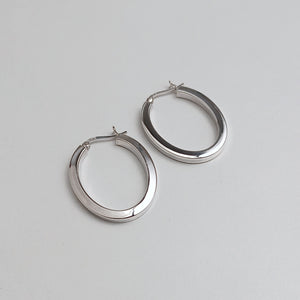 CONTEMPORARY SILVER HOOPS