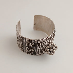 ETHNIC SILVER CUFF WITH GHUNGHOOS AND EMBOSSING