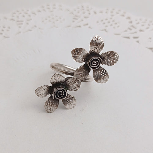 Two flower ring