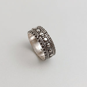 FINE SILVER BAND RING