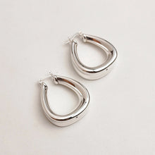 TRIANGULAR HOOPS