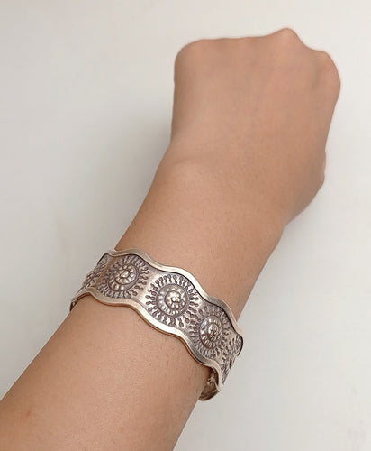 SUN EMBOSSED SILVER CUFF