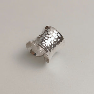 HAMMERED RING