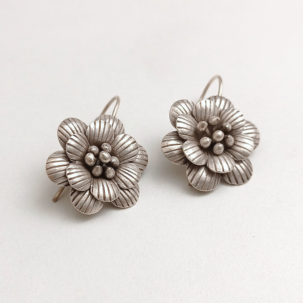 FLORAL SILVER EARRINGS