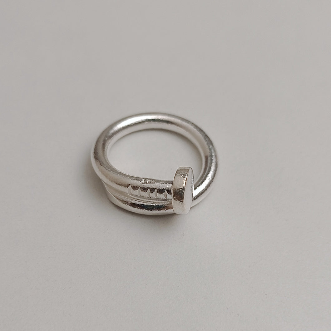 NAIL RING