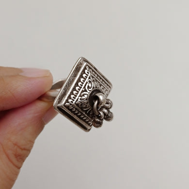 RECTANGULAR SILVER RING