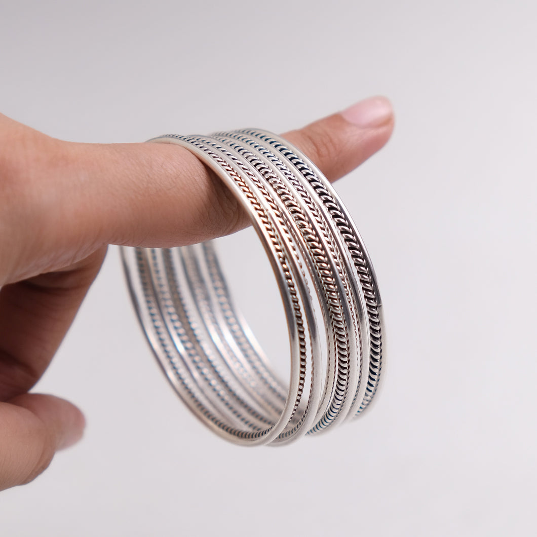 SET OF BANGLES (11 pcs)