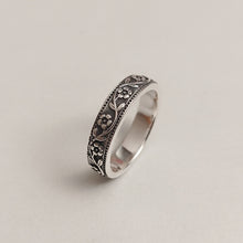SILVER FLORAL BAND RING