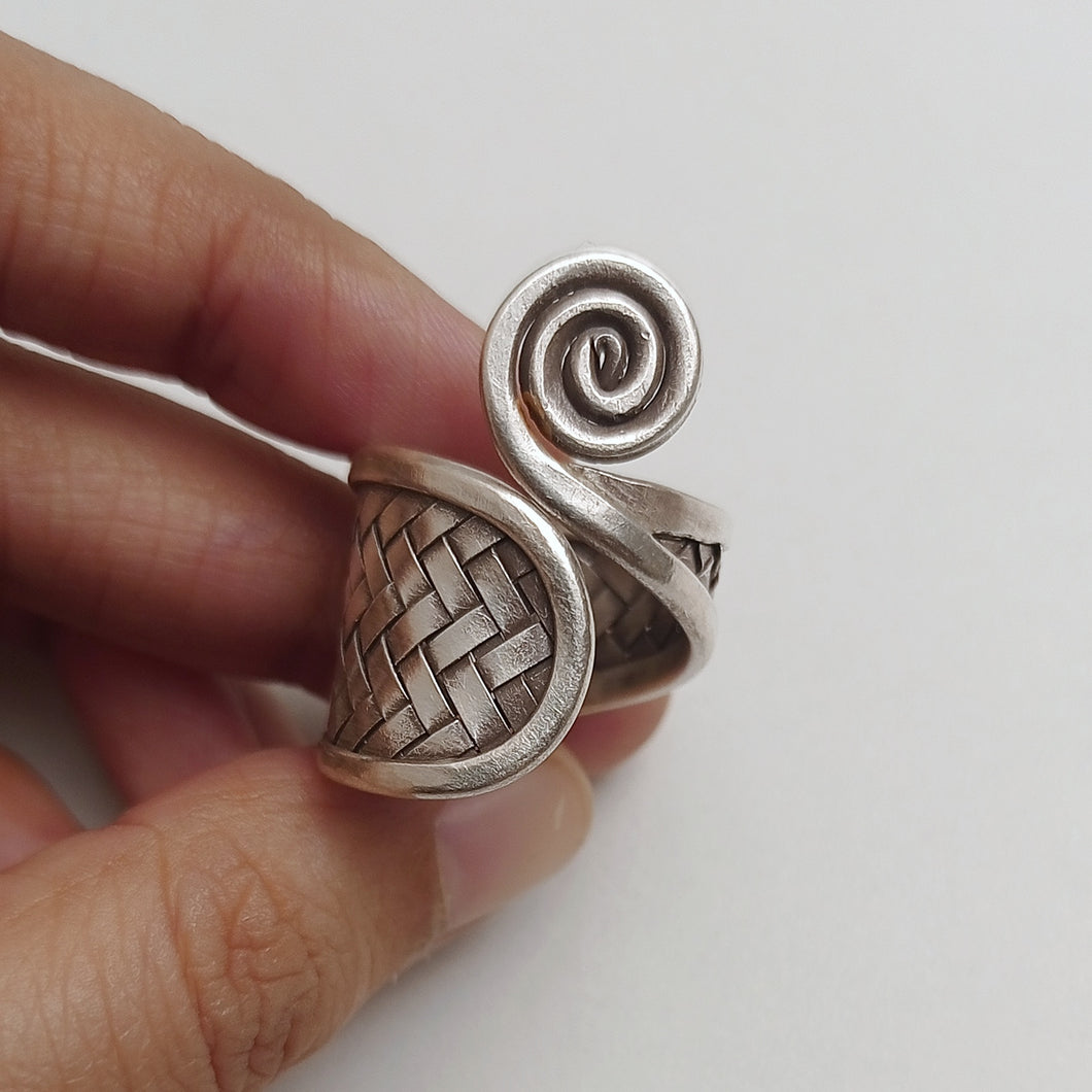 BASKET WEAVE SWIRL RING
