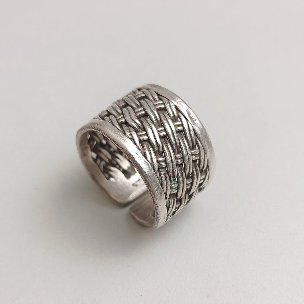 WOVEN RING