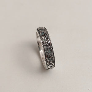 SILVER FLORAL BAND RING