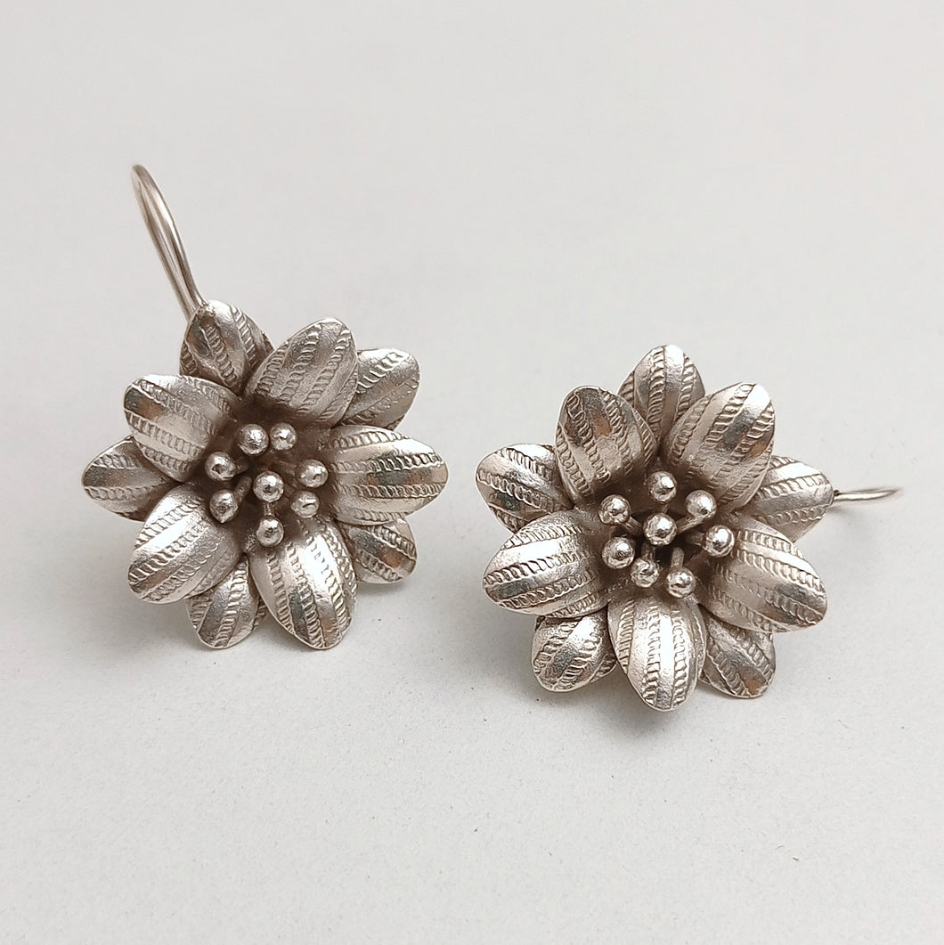 Flower earrings