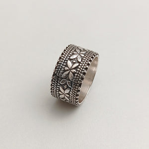 FLORAL SILVER BAND RING